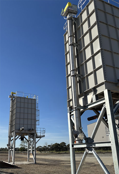Silos_installation_2_small_0.jpg